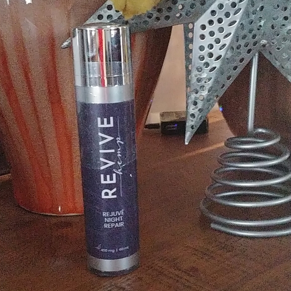 Revive Hemp facial bundle - Picture 3 of 7